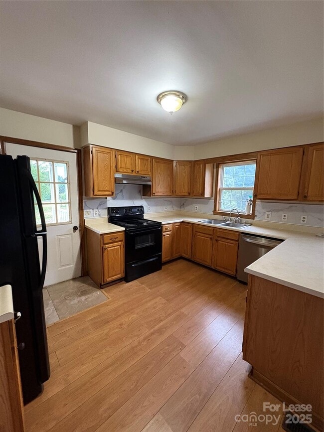 Building Photo - 7200 Strawberry Ln