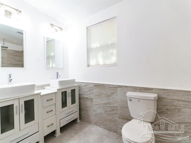 Building Photo - 4513 Versailles Dr
