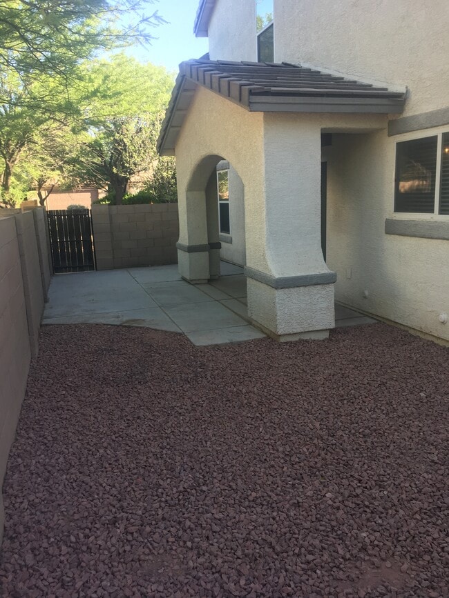 Building Photo - 2748 N Neruda Ln