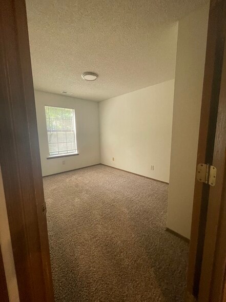 Building Photo - 220 Mount Hope Ct