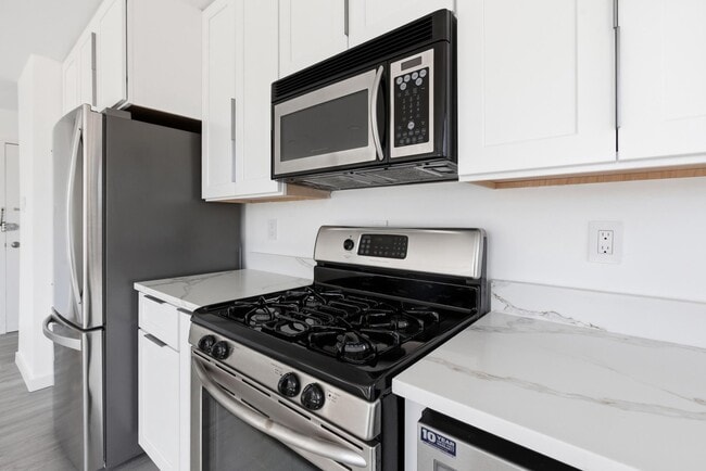 Building Photo - 4000 Tunlaw Rd NW