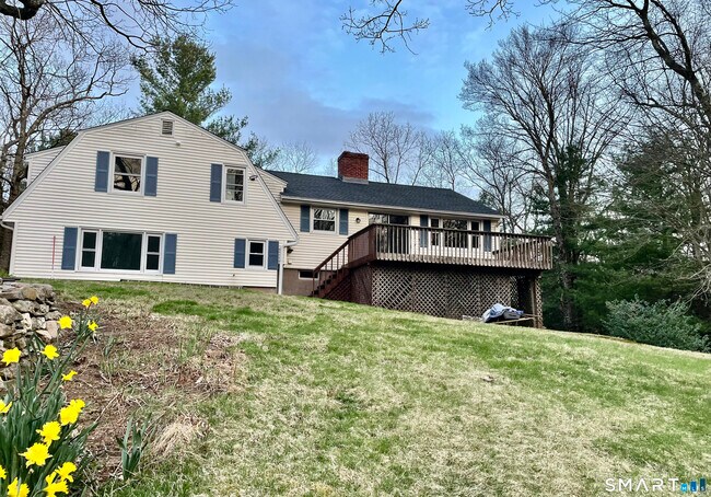 Building Photo - 661 Chestnut Hill Rd