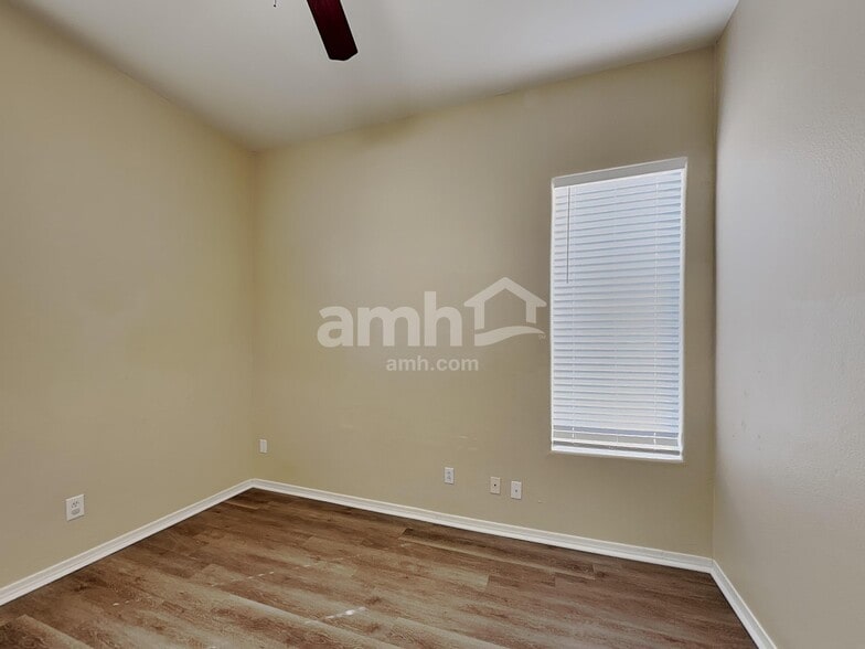 Building Photo - 13544 W Ironwood St