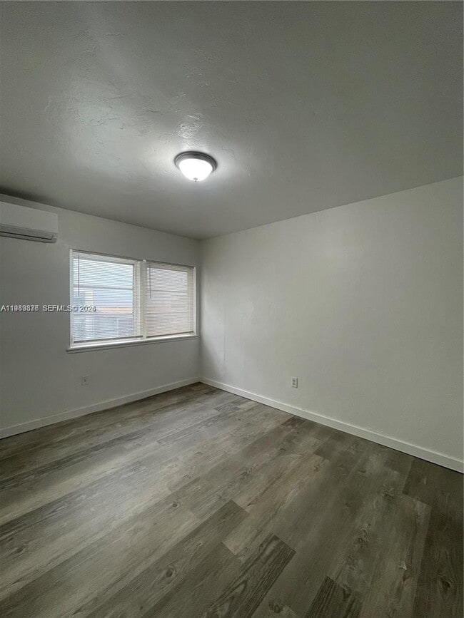 Building Photo - 7600 Dickens Ave