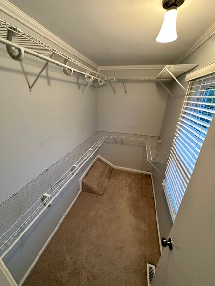 Building Photo - 1512 Skirmish Run Dr