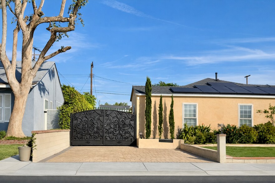 Building Photo - 10443 Califa St