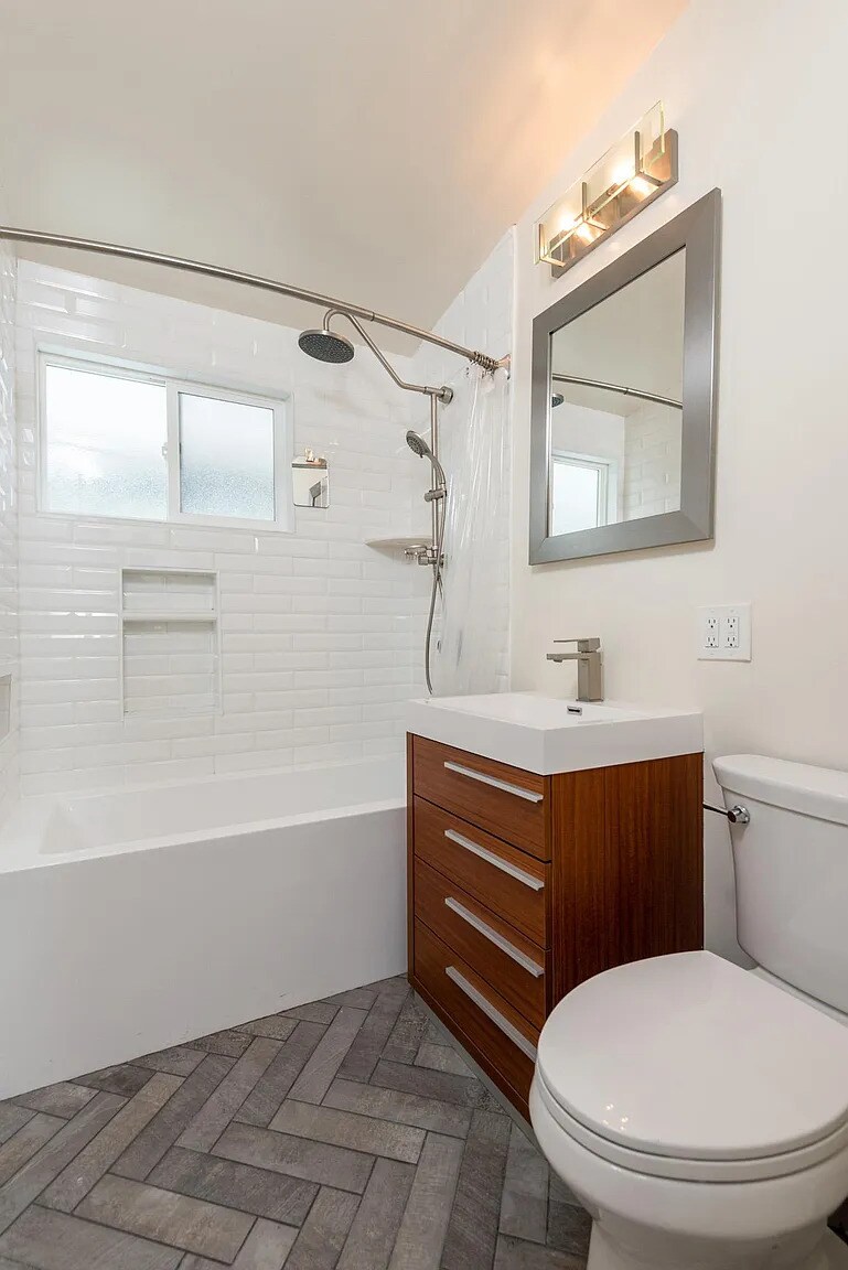 Building Photo - 4040 Grand View Blvd