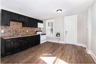 Building Photo - 551 Radnor St