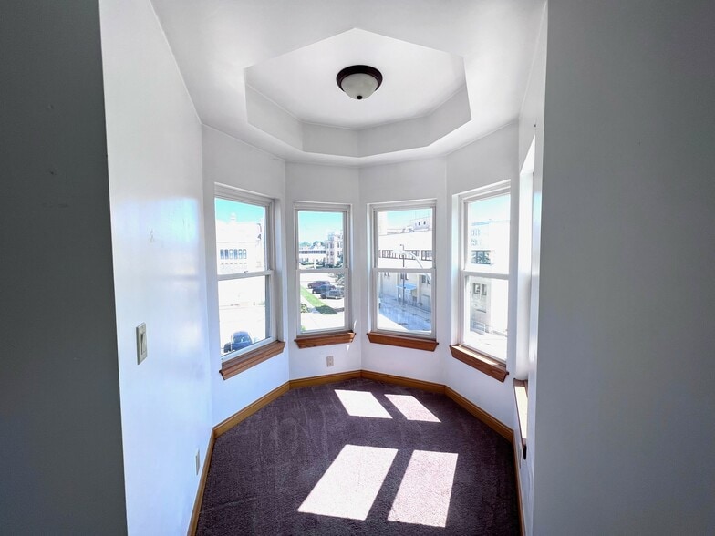 Bedroom 1 nook area for reading - 1400 College Ave