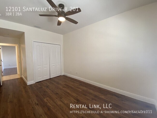 Building Photo - 12101 Santaluz Dr