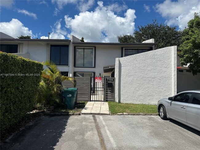 Primary Photo - 7106 SW 112th Pl