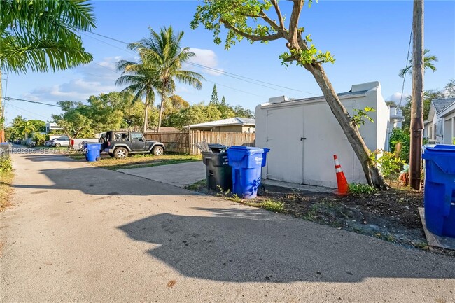 Building Photo - 1505 Monroe St