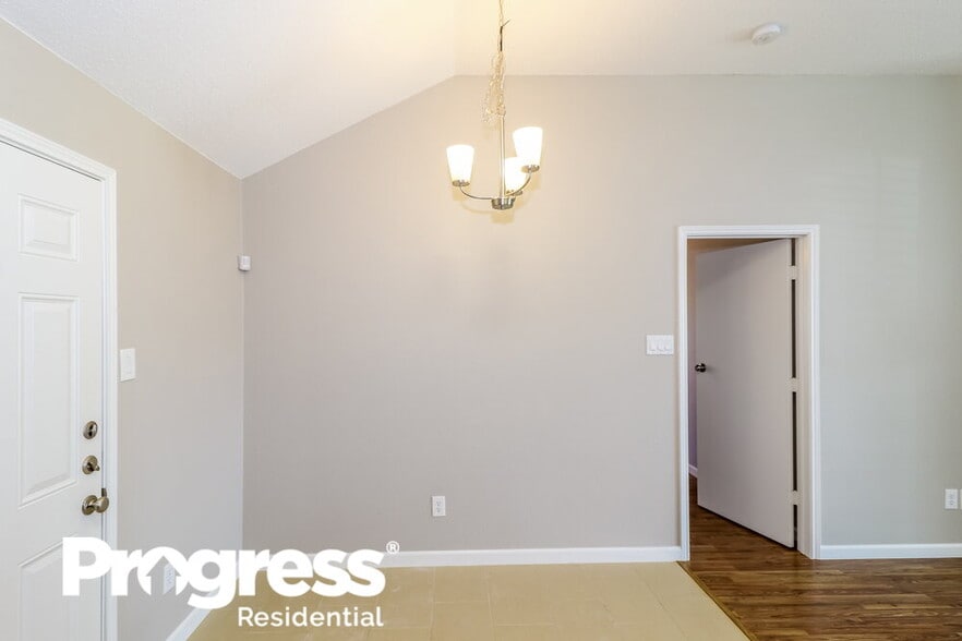 Building Photo - 327 Tioga Dr
