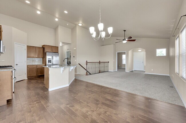 Building Photo - $2,940.95, $300.00 off the first month's rent, 6 Bedrooms, 3 Bathrooms, Single Family Home in Col...