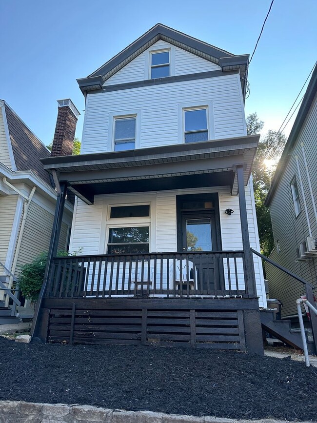 Building Photo - CLIFTON - Adorable upper floors of 2 family