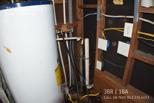 Building Photo - 2906 3rd St