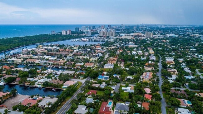 Building Photo - 1529 Bayview Dr