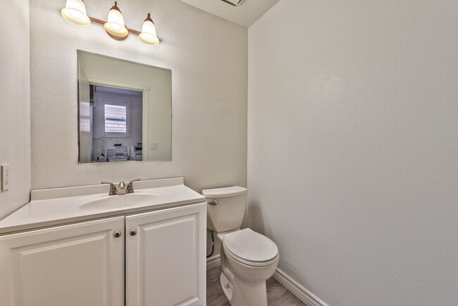 Building Photo - 7767 Parnell Ave