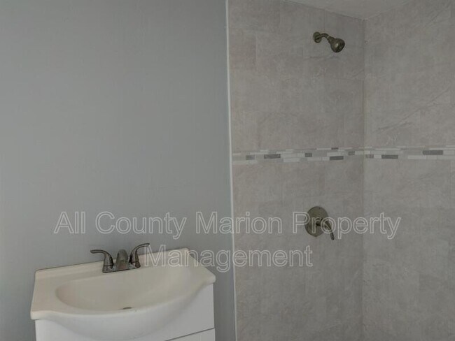 Building Photo - 475 NE 35th St