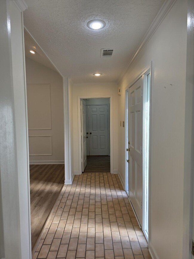 Building Photo - 3625 Wincross Dr