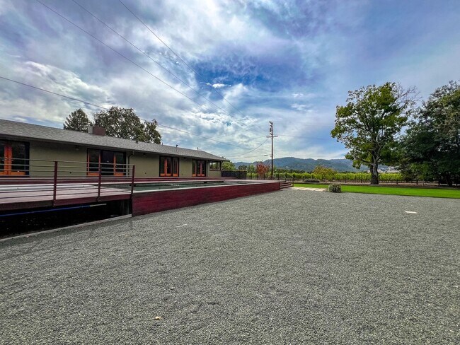 Building Photo - 1146 Ragatz Ln