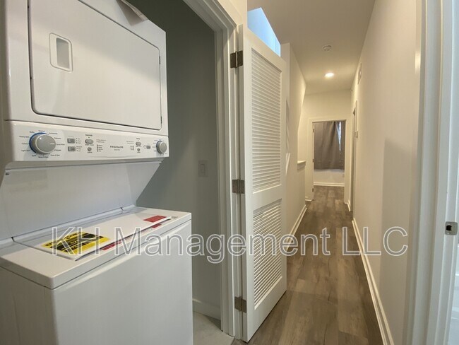 Building Photo - 976 N 45th St