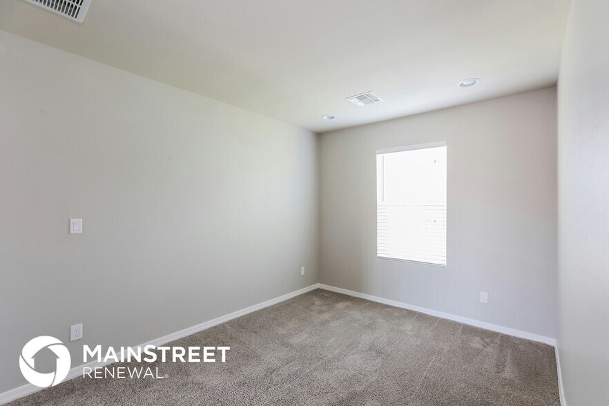 Building Photo - 2000 N 36th St