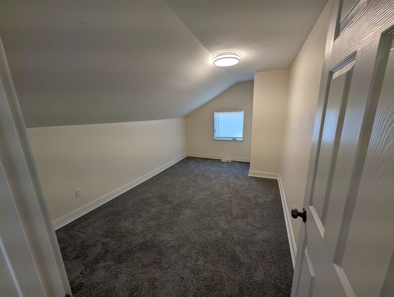 bed 3 - 3603 Sunnyview Rd NE