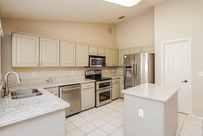 Building Photo - 542 Eldron Ave
