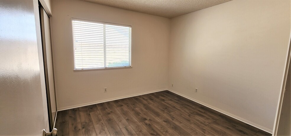 Building Photo - 3219 W Avenue J4