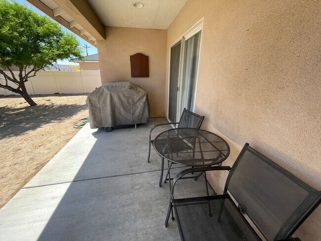 Building Photo - Large 4 Bedroom 2 bath Home in Chocolate Drop Neighborhood