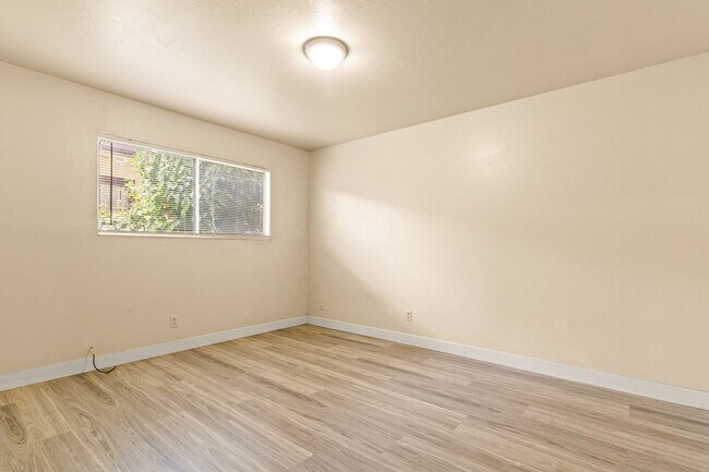 Building Photo - Oakland Oasis: Recently Renovated 1 Bed, 1...