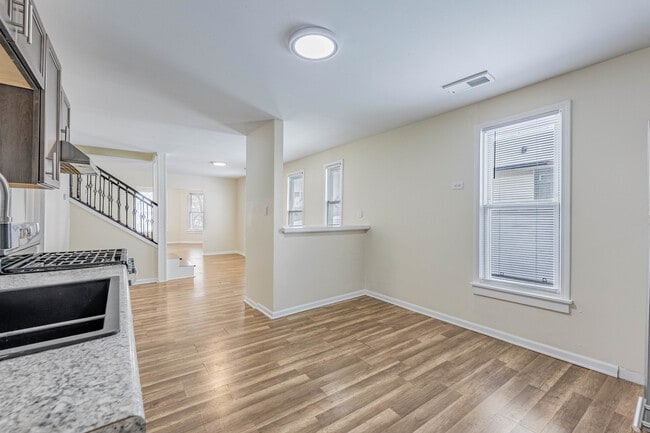 Building Photo - 420 N Lockwood Ave