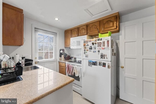 Building Photo - 5816 N Kings Hwy