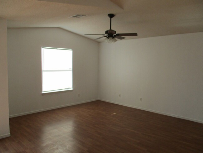 Building Photo - "Charming 3-Bed, 2-Bath Haven on Mesquite ...