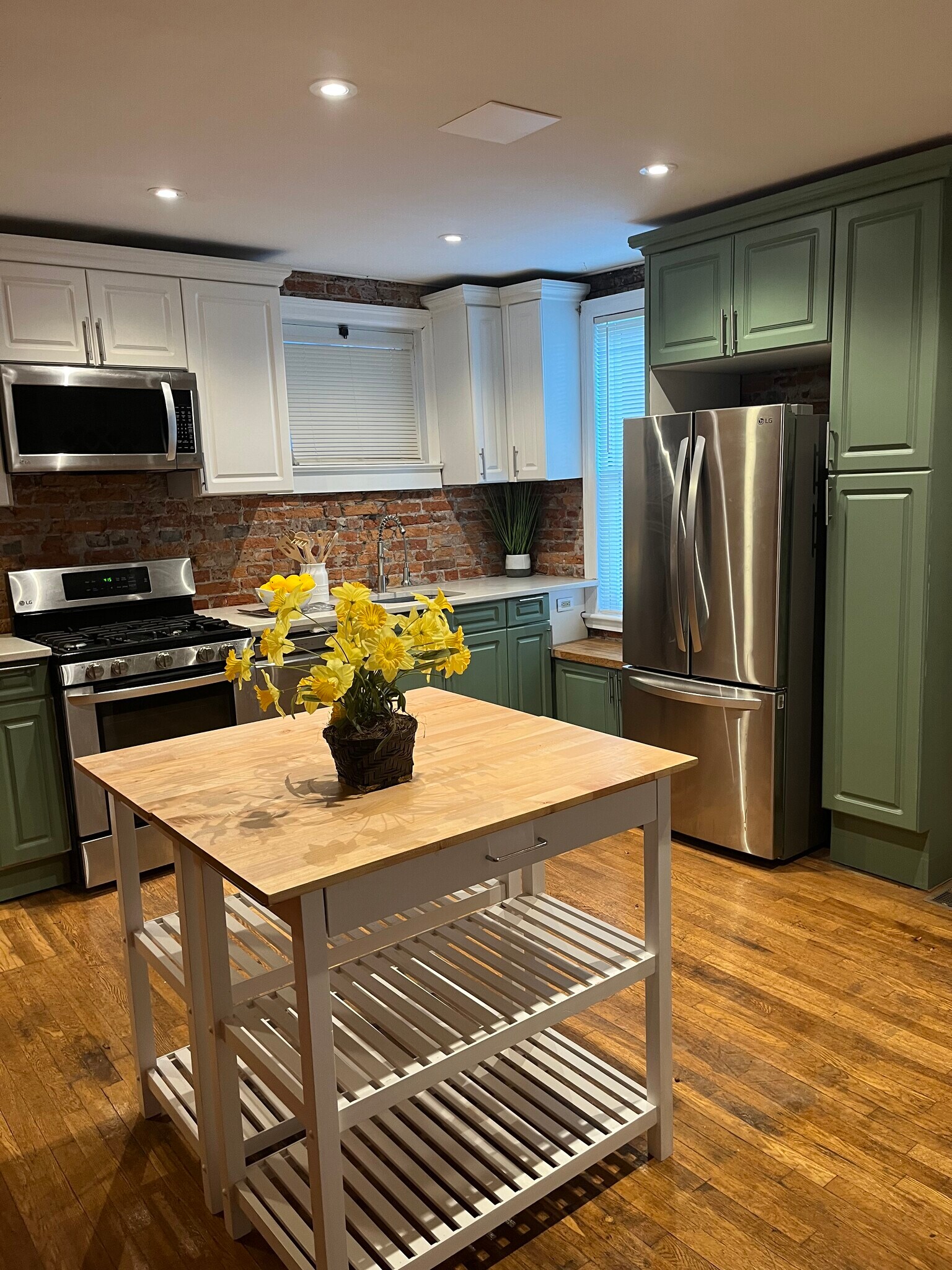 Kitchen w/new appliances - 223 Jackson St