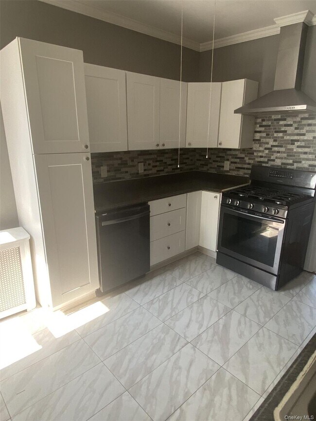Primary Photo - 80 2nd St