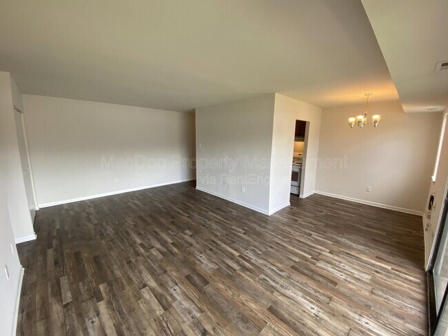 Building Photo - 7598 Gales Ct
