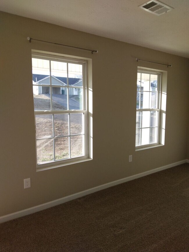 Building Photo - Now available 3 Bedroom 2 Bath Single Family Home - White Pine, TN