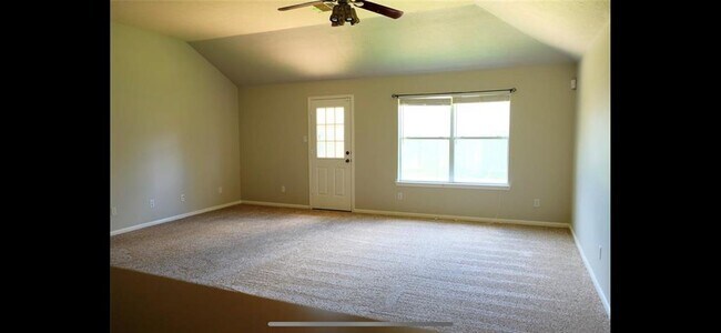 Building Photo - 2426 Halstead Dr