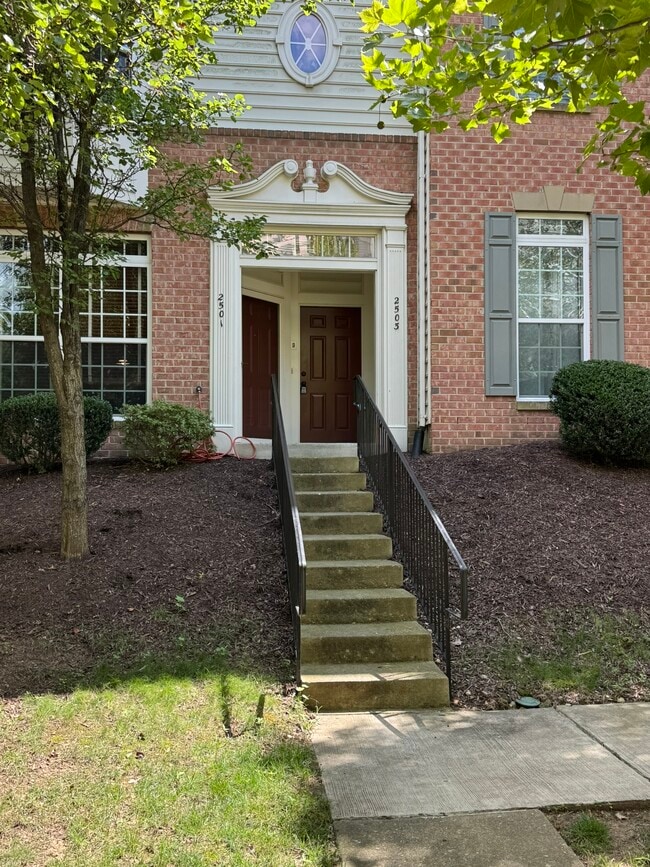 Building Photo - 2503 Eastbourne Dr