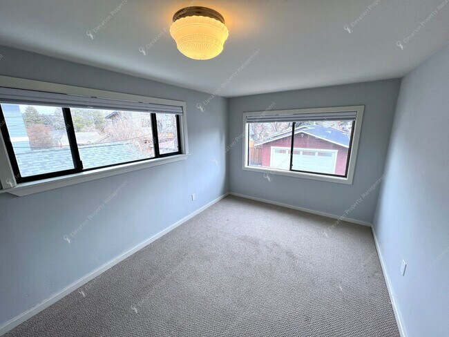 Building Photo - *Unfurnished* Charming, updated and walkable west side 3 BR + den/office