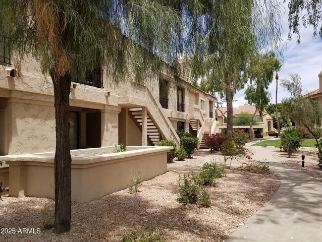 Building Photo - 9708 E Vía Linda