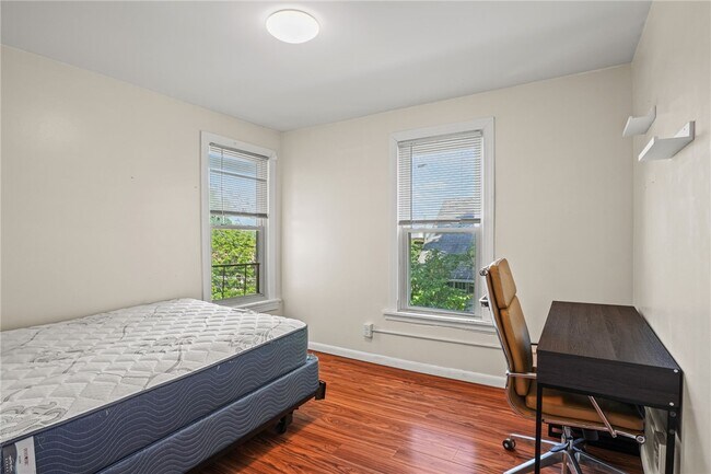 Building Photo - 407 S Aurora St