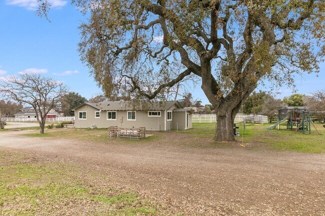 Building Photo - 2015 Trumar Ln