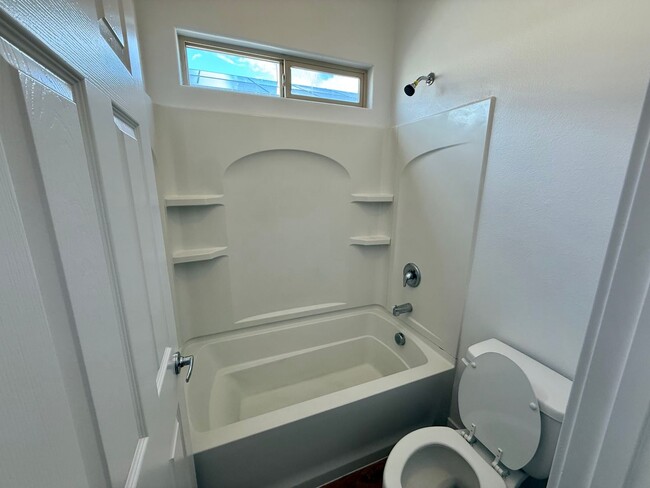 Building Photo - 4 BED, 2.5 BATH, 2 CAR-GARAGE, TWO-STORY, SINGLE FAMILY HOME FOR RENT w/ COMMUNITY POOL & SPA