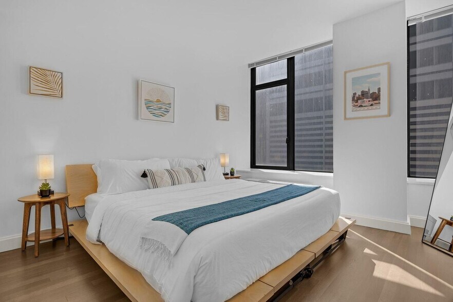 Building Photo - 10 Hanover Square