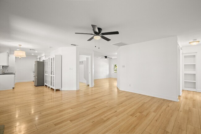 Building Photo - 1512 W Mesa Park Dr