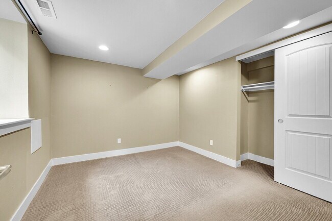 Building Photo - $3,950 - Charming and Updated 4 bed, 3 bat...