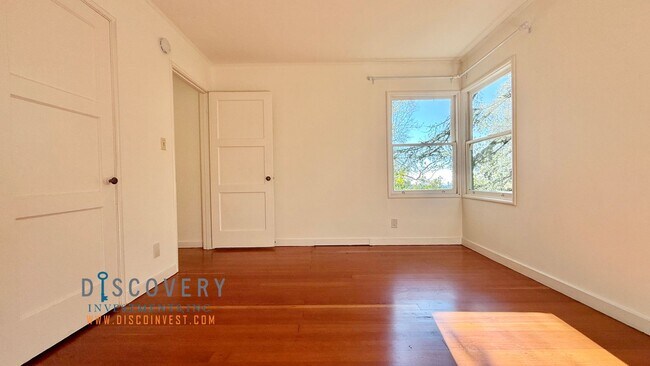 Building Photo - Mid-Century Montclair 3+ Bedroom with Filtered San Francisco Bay Views!